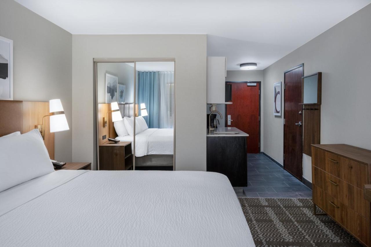 King Studio with Jetted Tub at Staybridge Suites West Des Moines by IHG