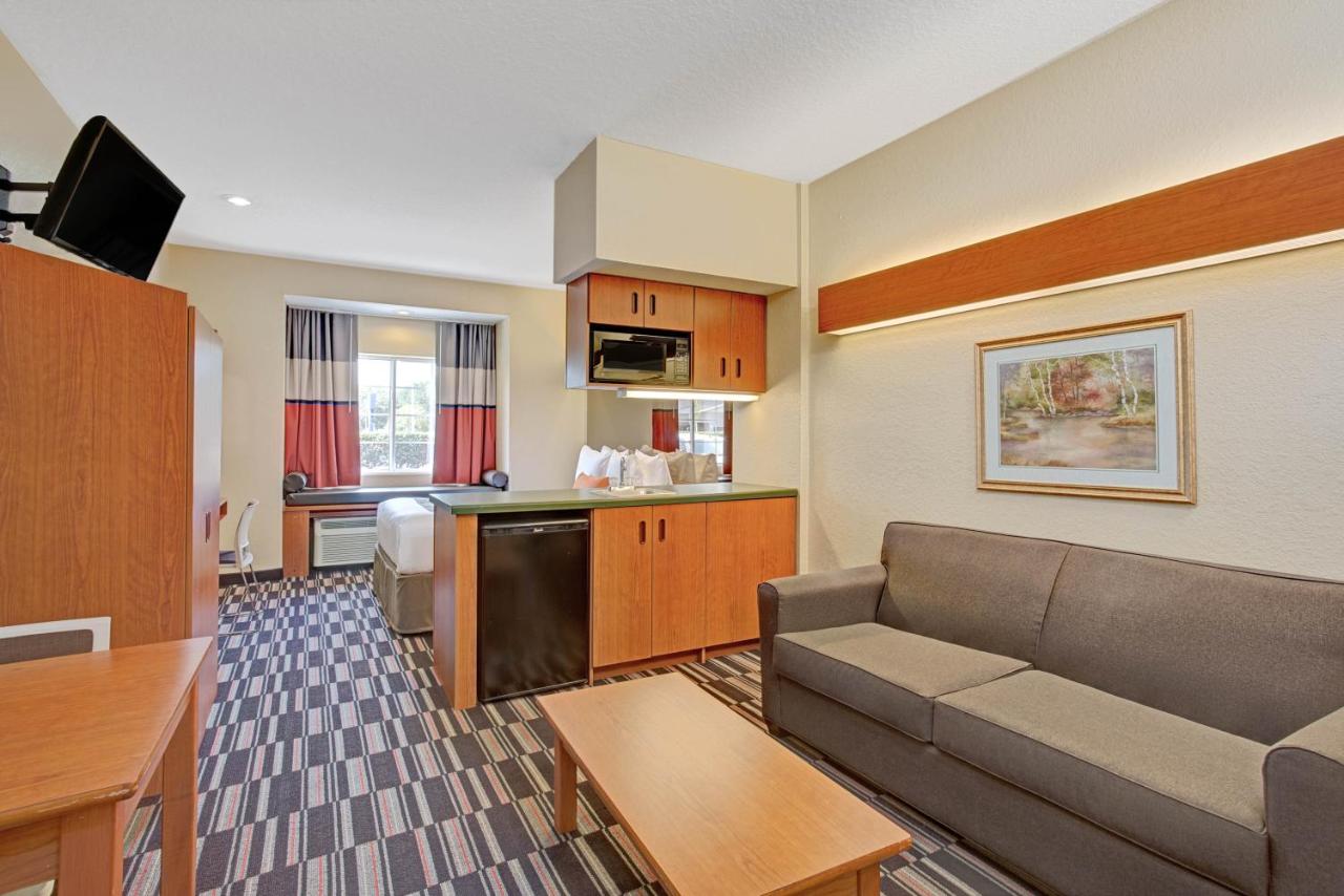 Business Queen Studio Suite - Non-Smoking at Microtel Inn & Suites by Wyndham Bushnell