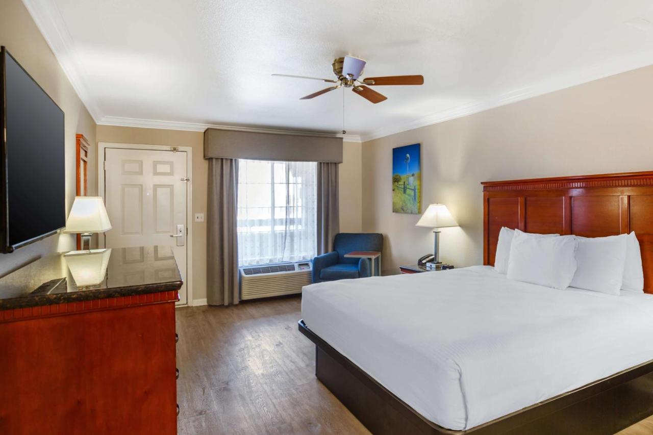 King Room - Non Smoking at Best Western Heritage Inn