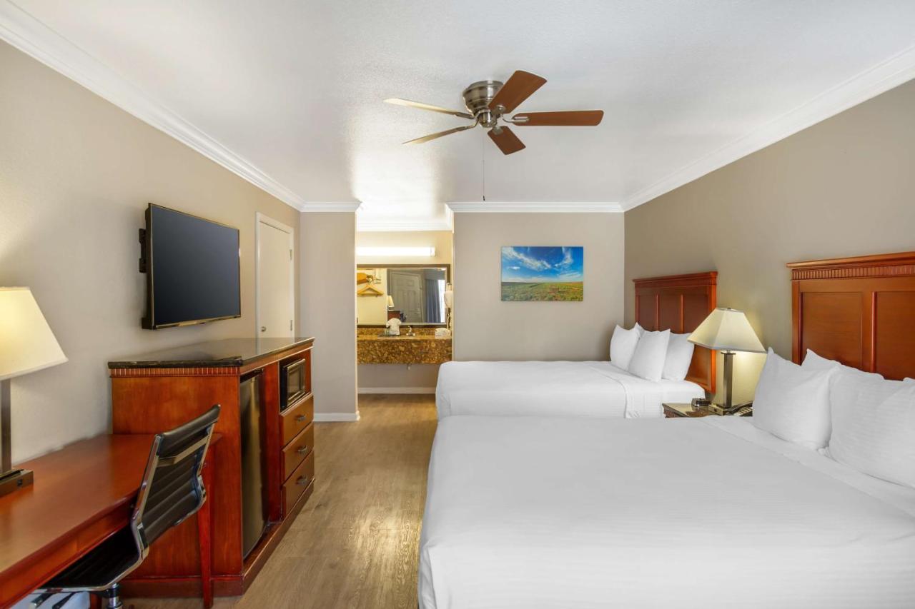 Queen Room with Two Queen Beds - Disability Access - Non Smoking at Best Western Heritage Inn