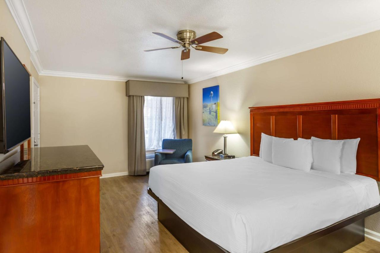 King Room with Spa Bath - Non Smoking at Best Western Heritage Inn