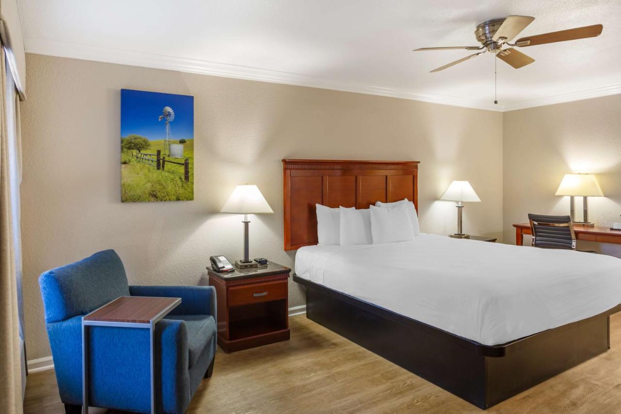 King Room with Spa Bath - Non Smoking at Best Western Heritage Inn