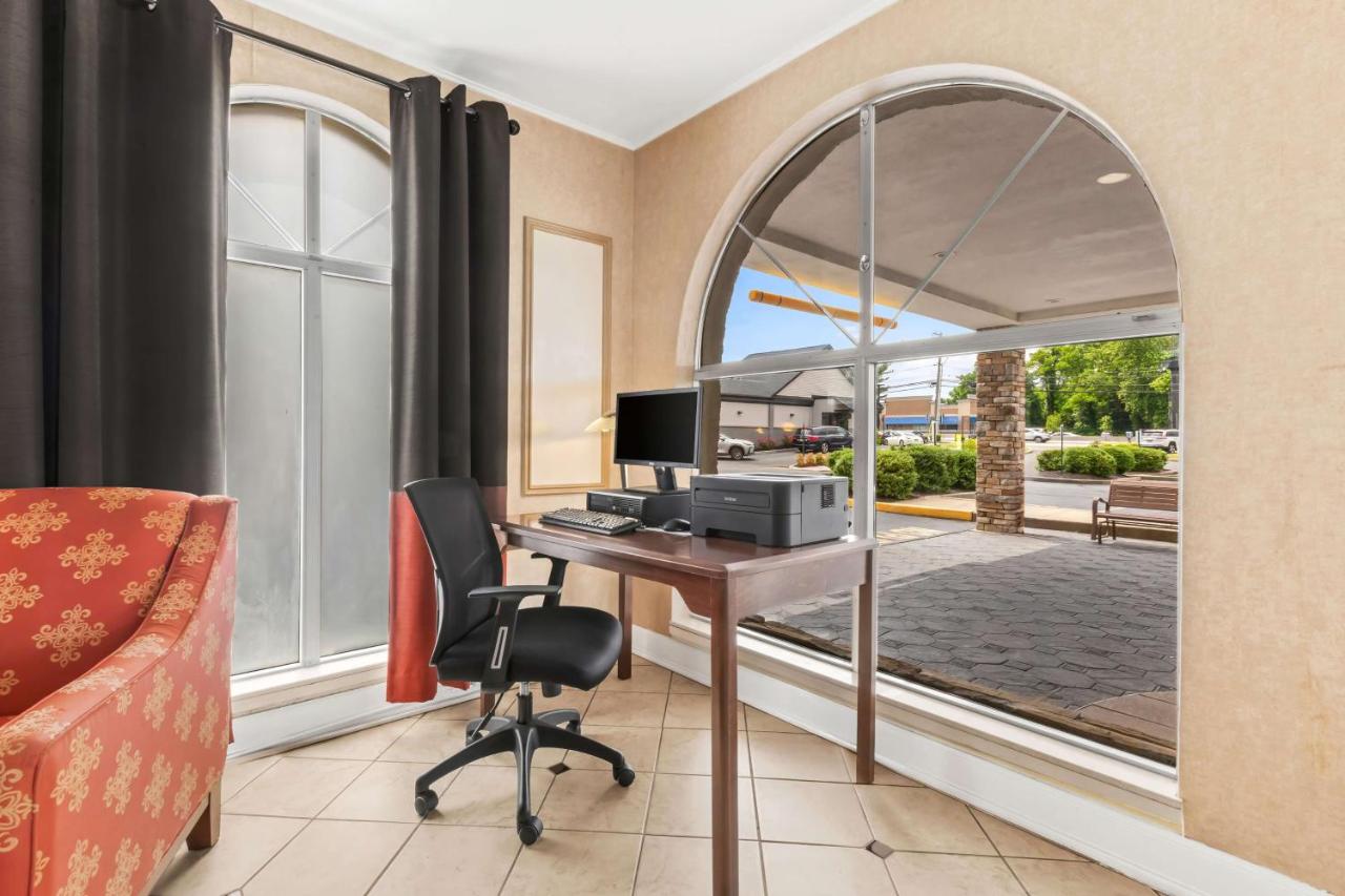 | Best Western Hazlet Inn