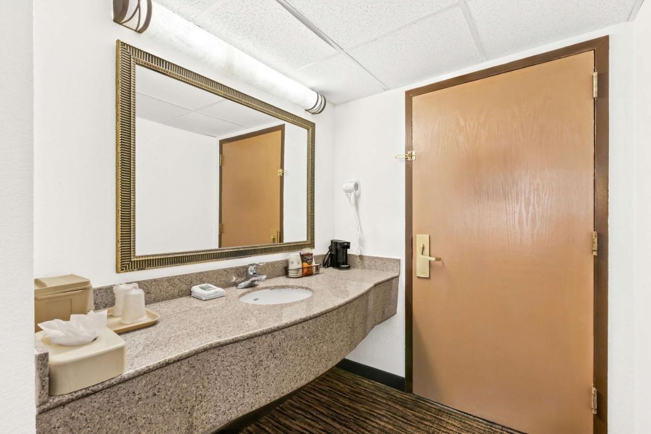 | Best Western Hazlet Inn