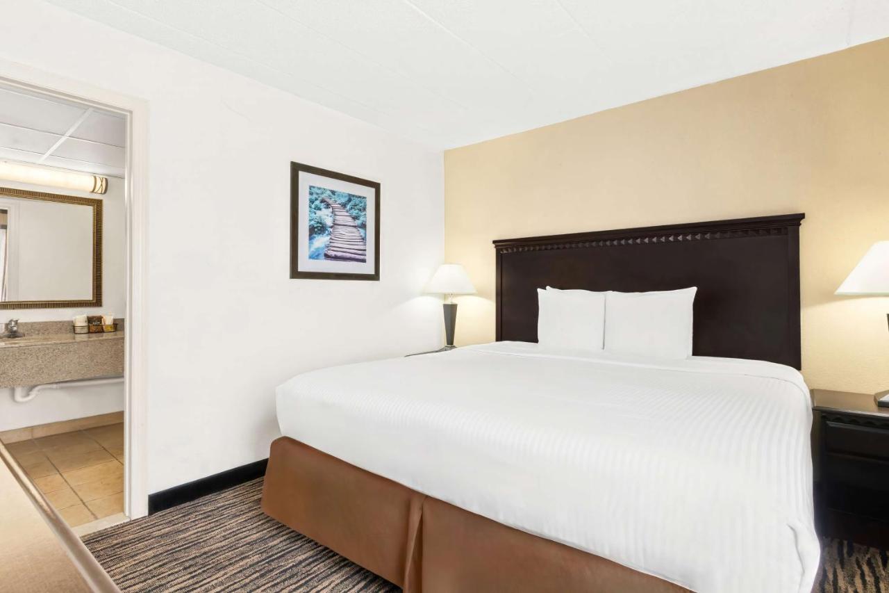 | Best Western Hazlet Inn
