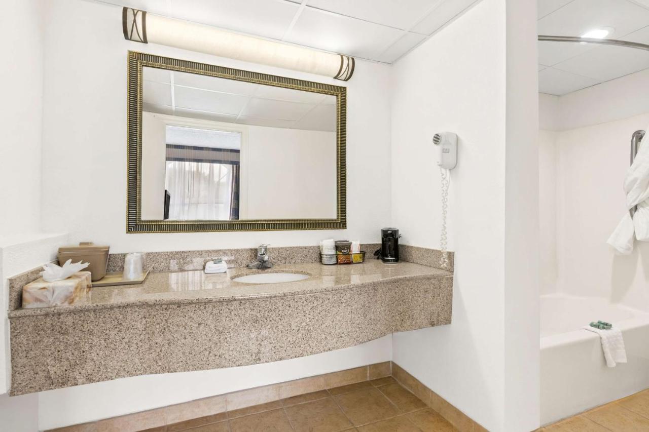 | Best Western Hazlet Inn