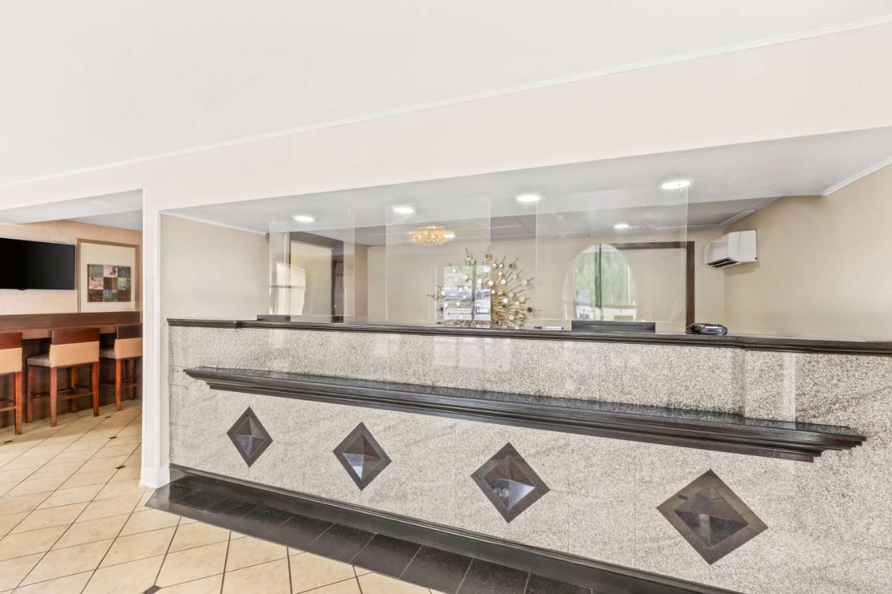 | Best Western Hazlet Inn
