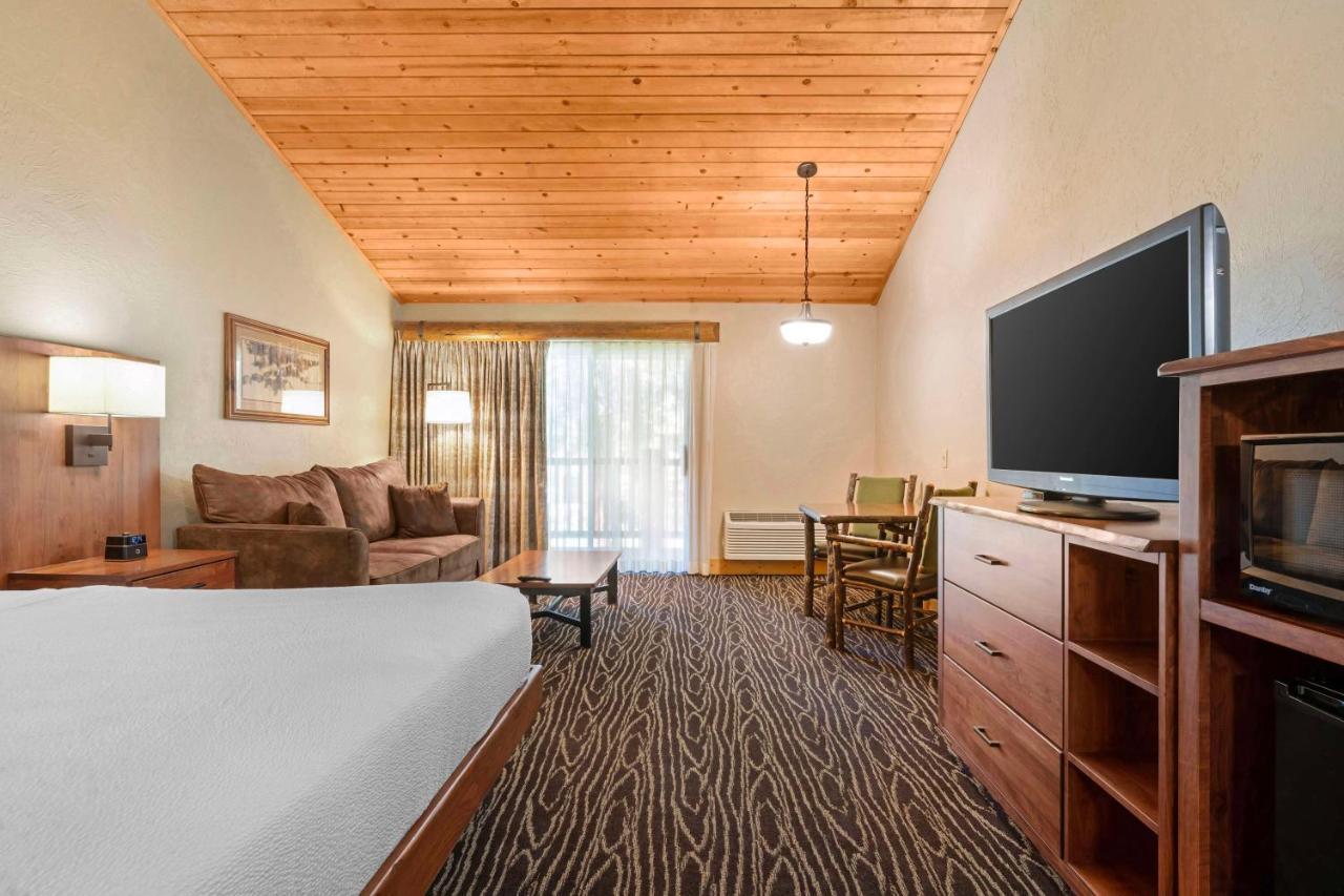 King Suite with Sofa Bed at Best Western Ponderosa Lodge