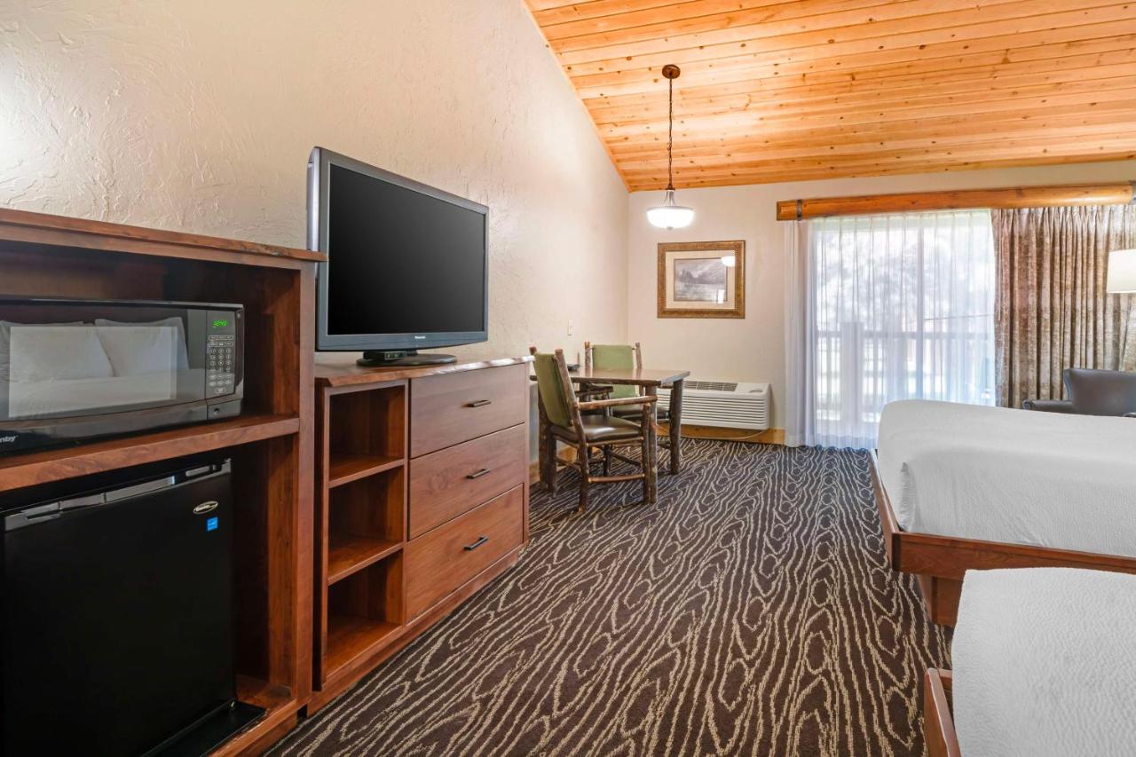 Queen Room with Two Queen Beds - Non-Pet Friendly at Best Western Ponderosa Lodge