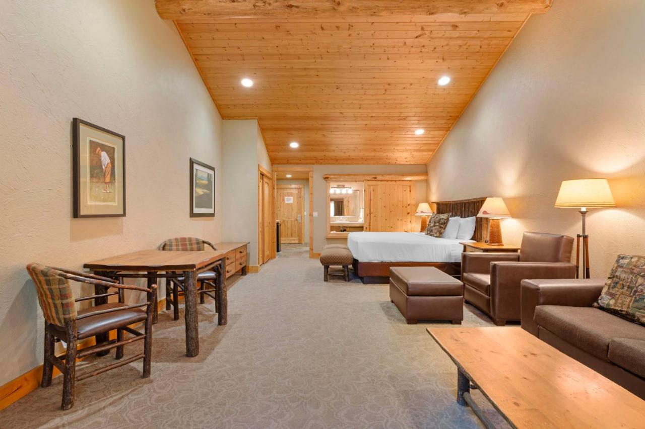 King Suite with Spa Bath - Non-Pet Friendly at Best Western Ponderosa Lodge