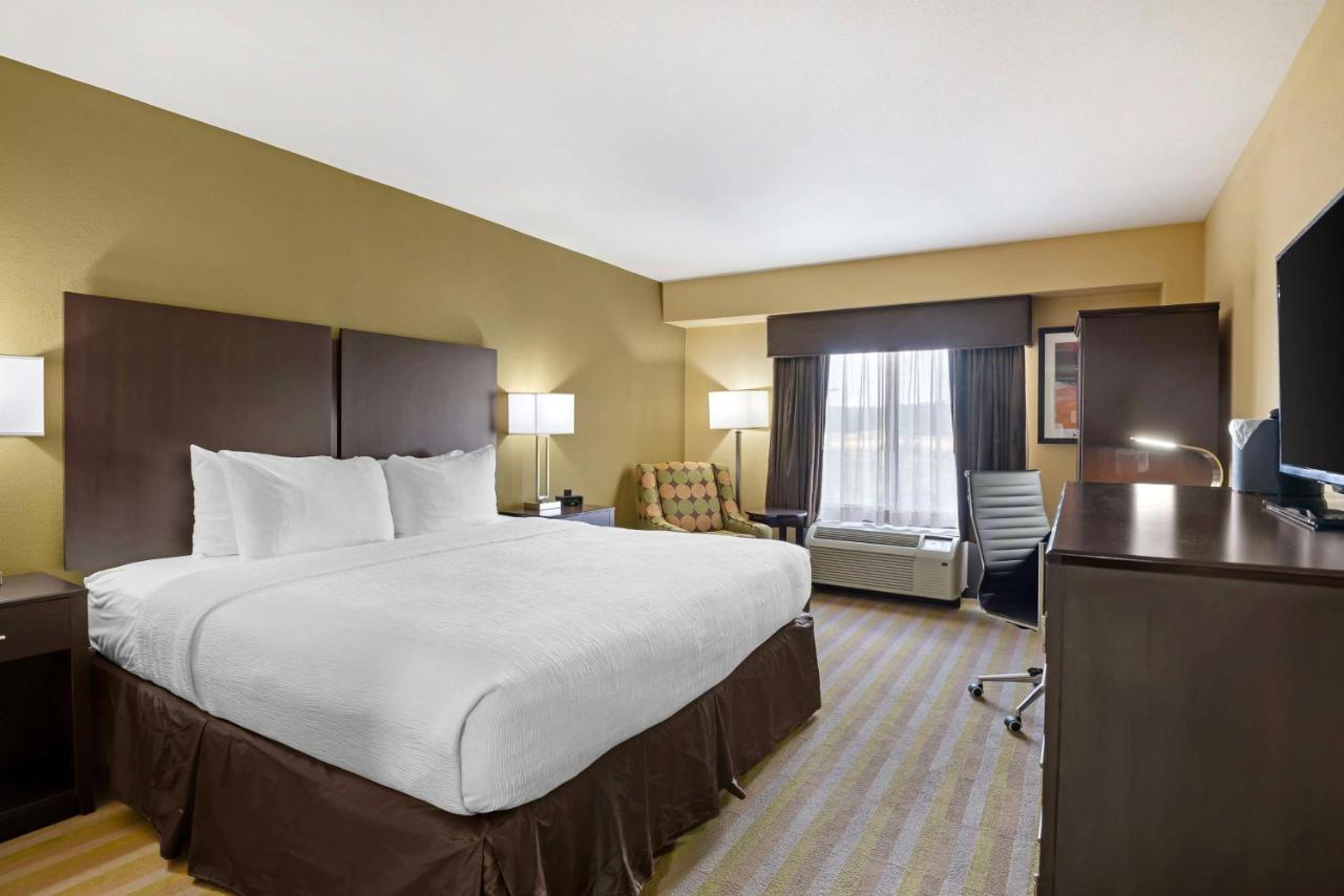 | Best Western Plus Thornburg Inn & Suites