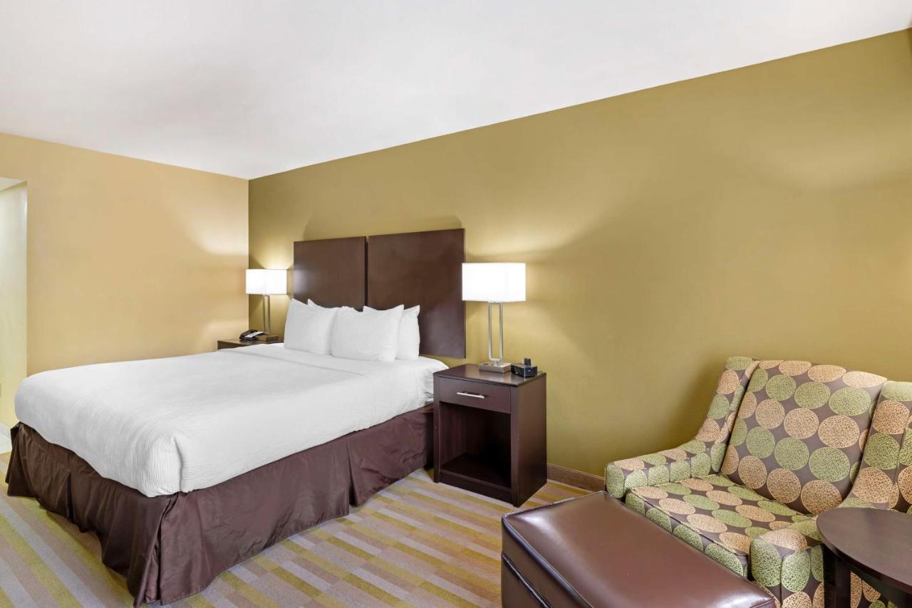 | Best Western Plus Thornburg Inn & Suites