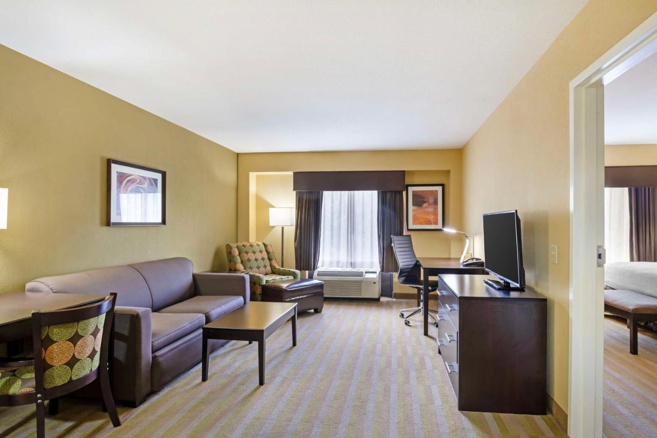 King Suite with Roll-In Shower - Disability Access at Best Western Plus Thornburg Inn & Suites