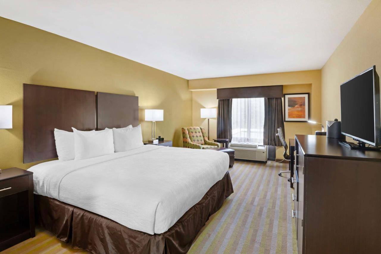 | Best Western Plus Thornburg Inn & Suites