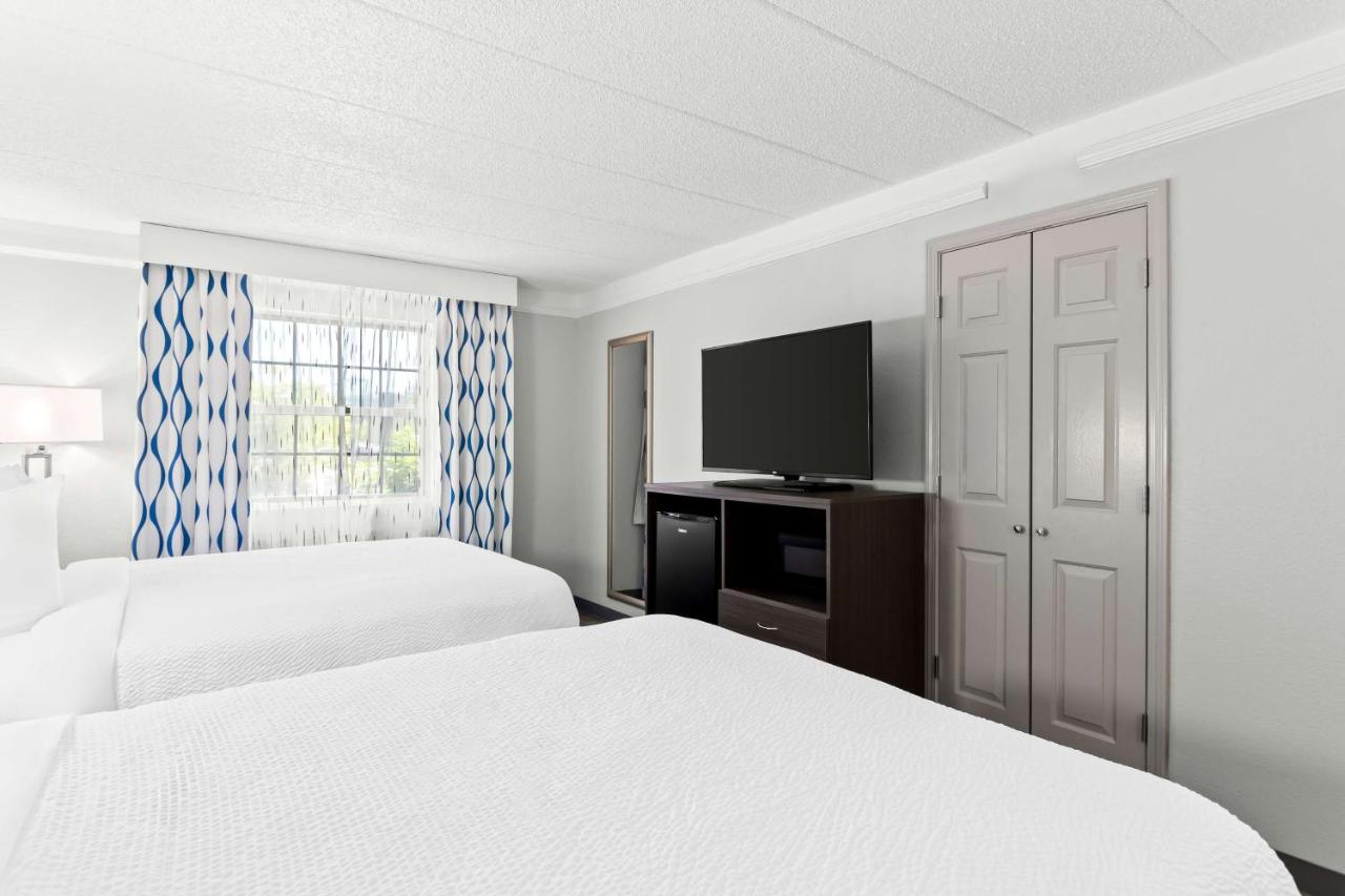 | Days Inn & Suites by Wyndham Schaumburg- Woodfield Mall