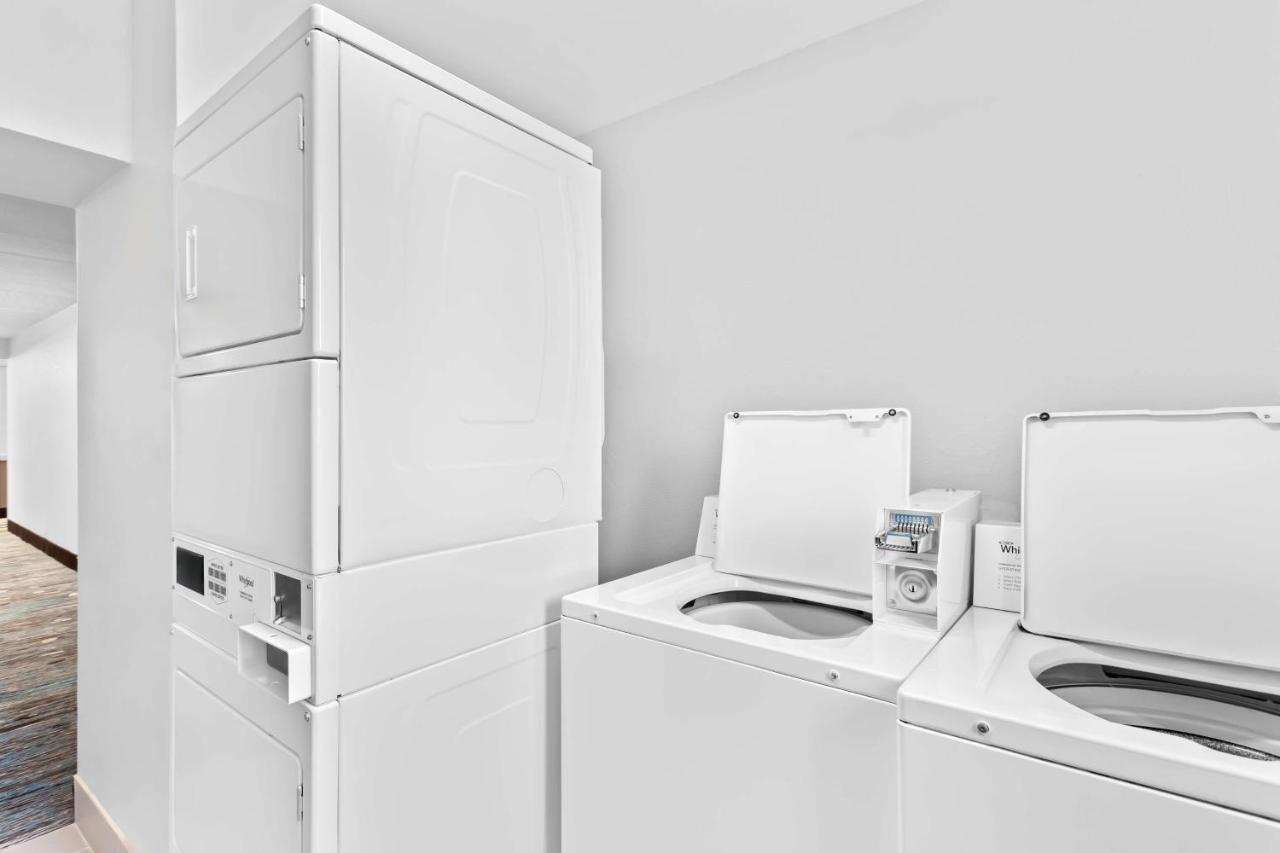 | Days Inn & Suites by Wyndham Schaumburg- Woodfield Mall