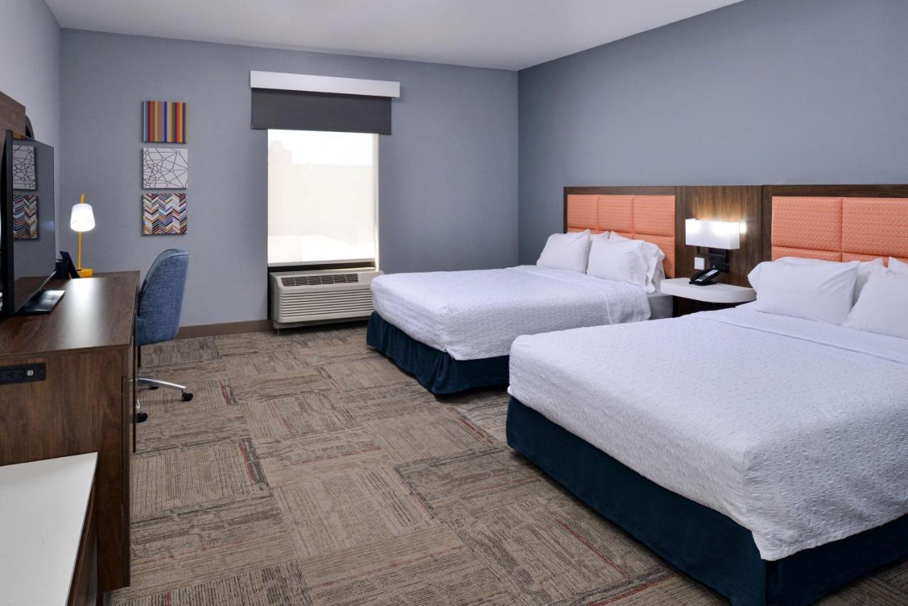 Queen Room with Two Queen Beds - Mobility Accessible/Non-Smoking at Hampton Inn Kansas City Northeast