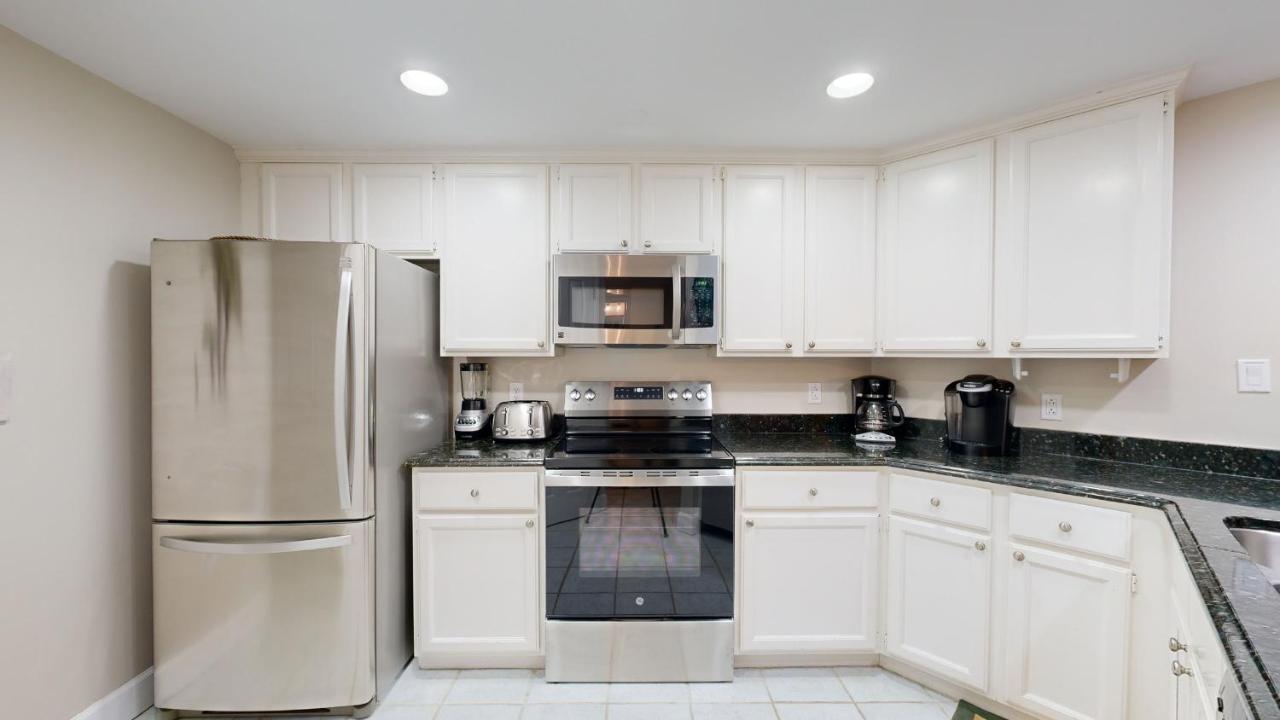  | 210 Windsor Place