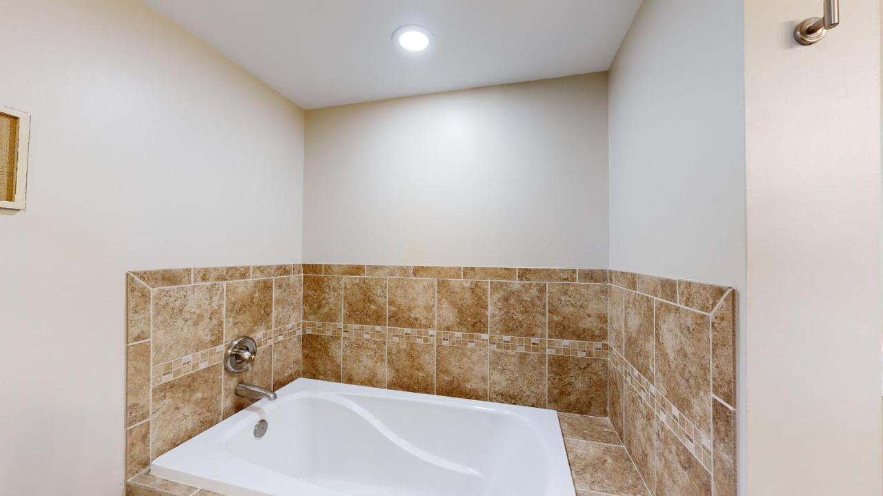  | 210 Windsor Place