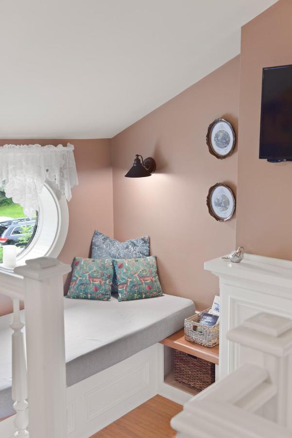 | The Foxglove Inn
