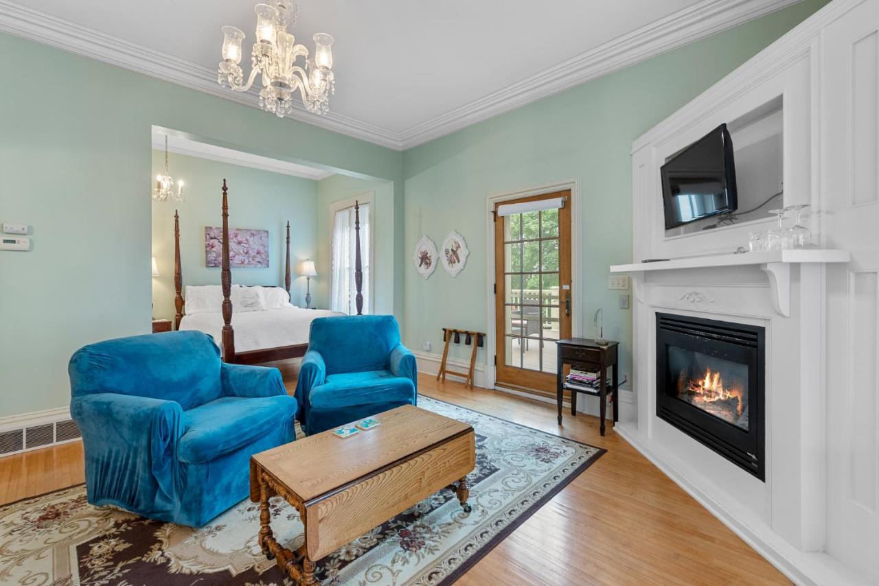 | The Foxglove Inn