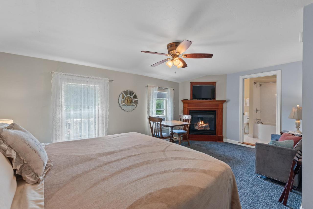 | The Foxglove Inn