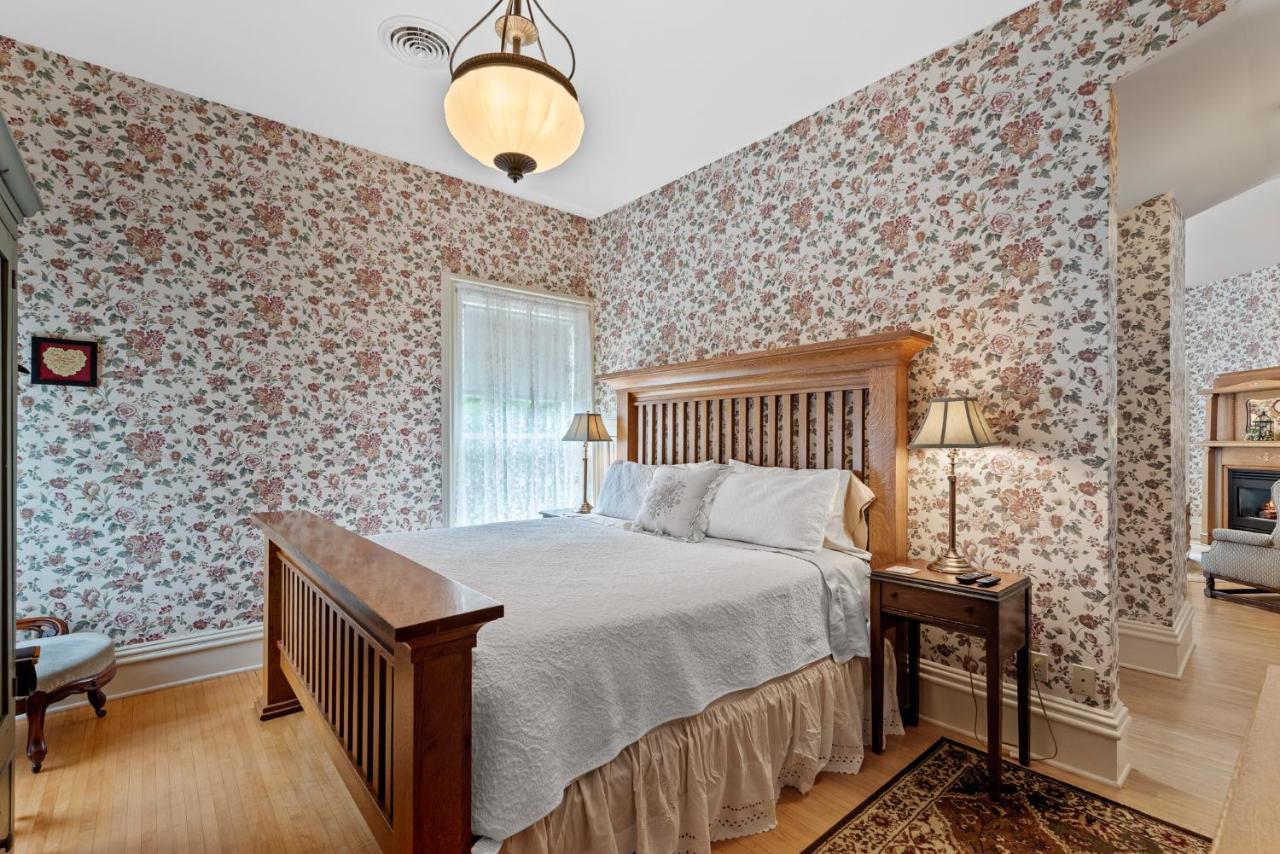 | The Foxglove Inn