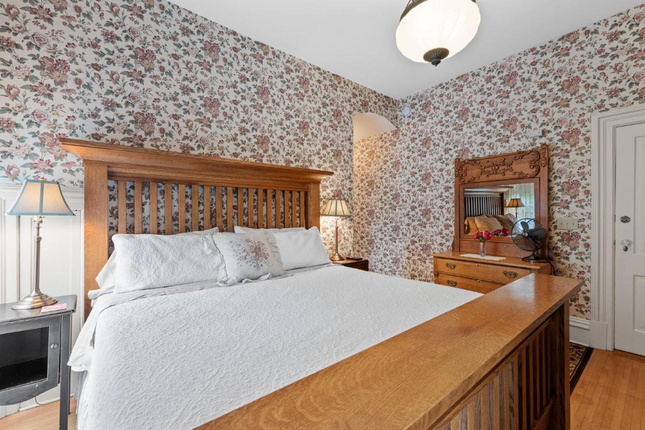 | The Foxglove Inn