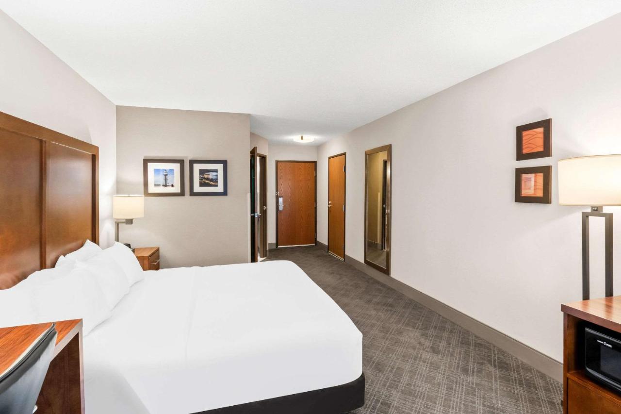 King Room - Accessible/Non-Smoking at Comfort Inn Duluth West