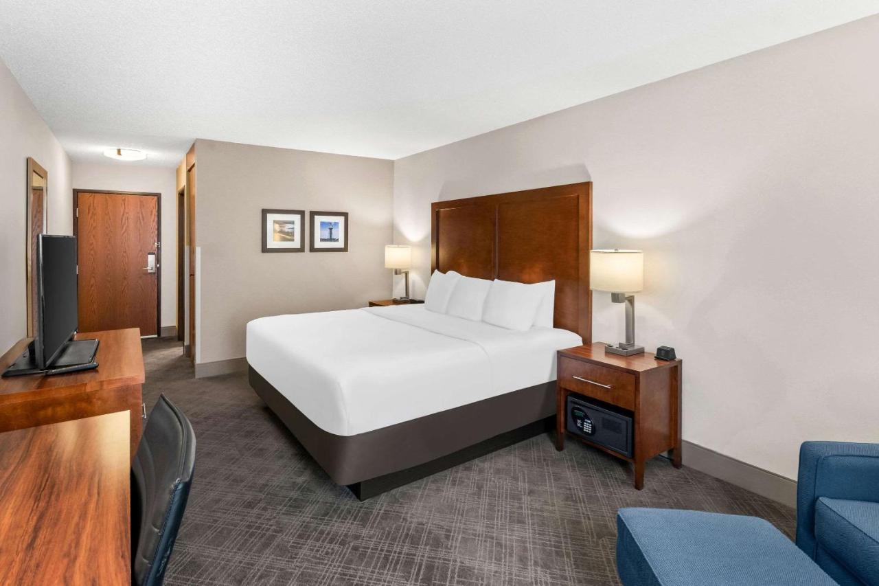 King Room - Non-Smoking at Comfort Inn Duluth West