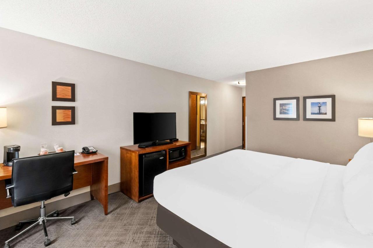 King Room - Non-Smoking at Comfort Inn Duluth West