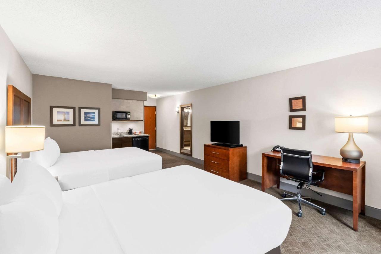 Queen Room with Two Queen Beds at Comfort Inn Duluth West
