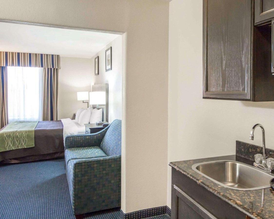 King Suite - Non-Smoking at Quality Inn Tulsa - Downtown West