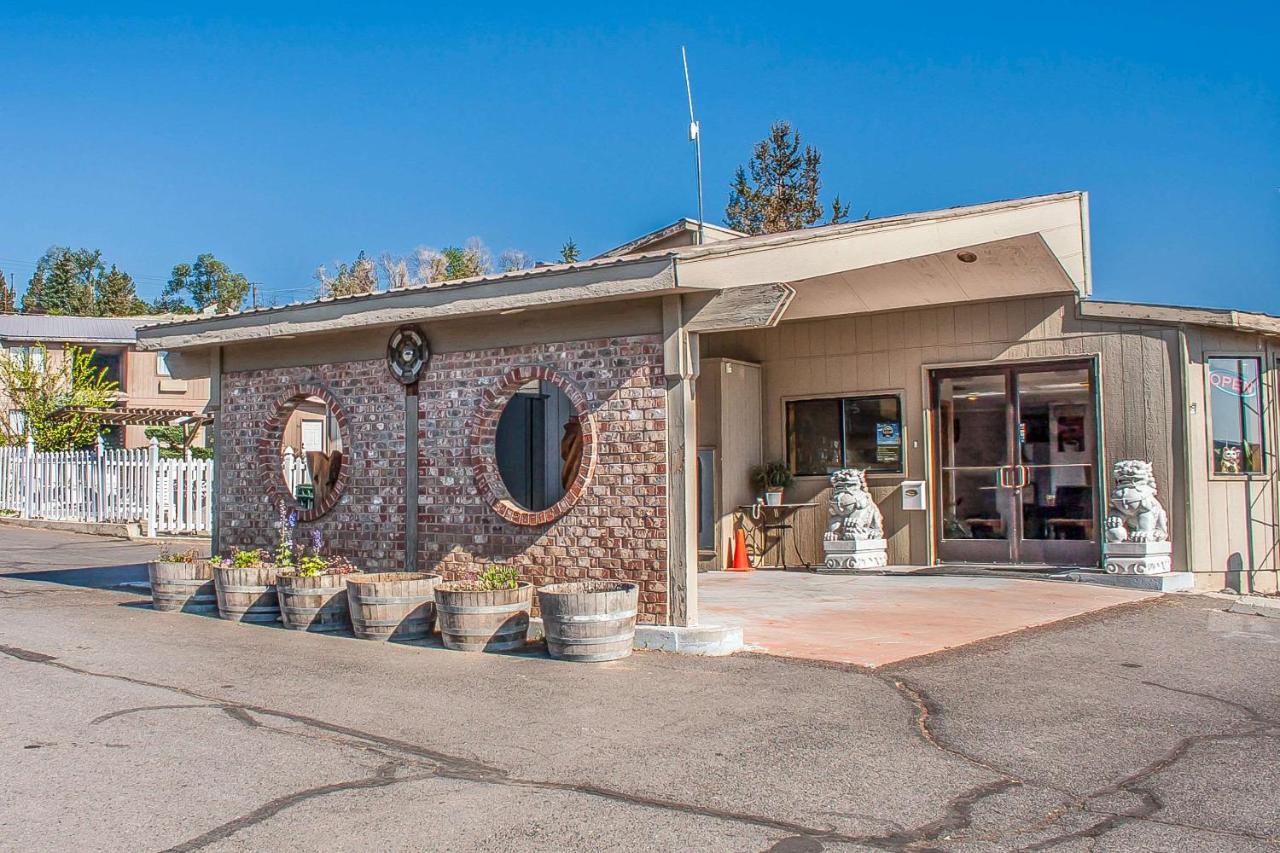 | Econo Lodge Inn & Suites Madras