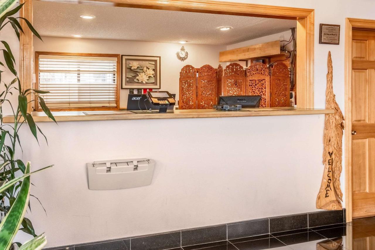 | Econo Lodge Inn & Suites Madras