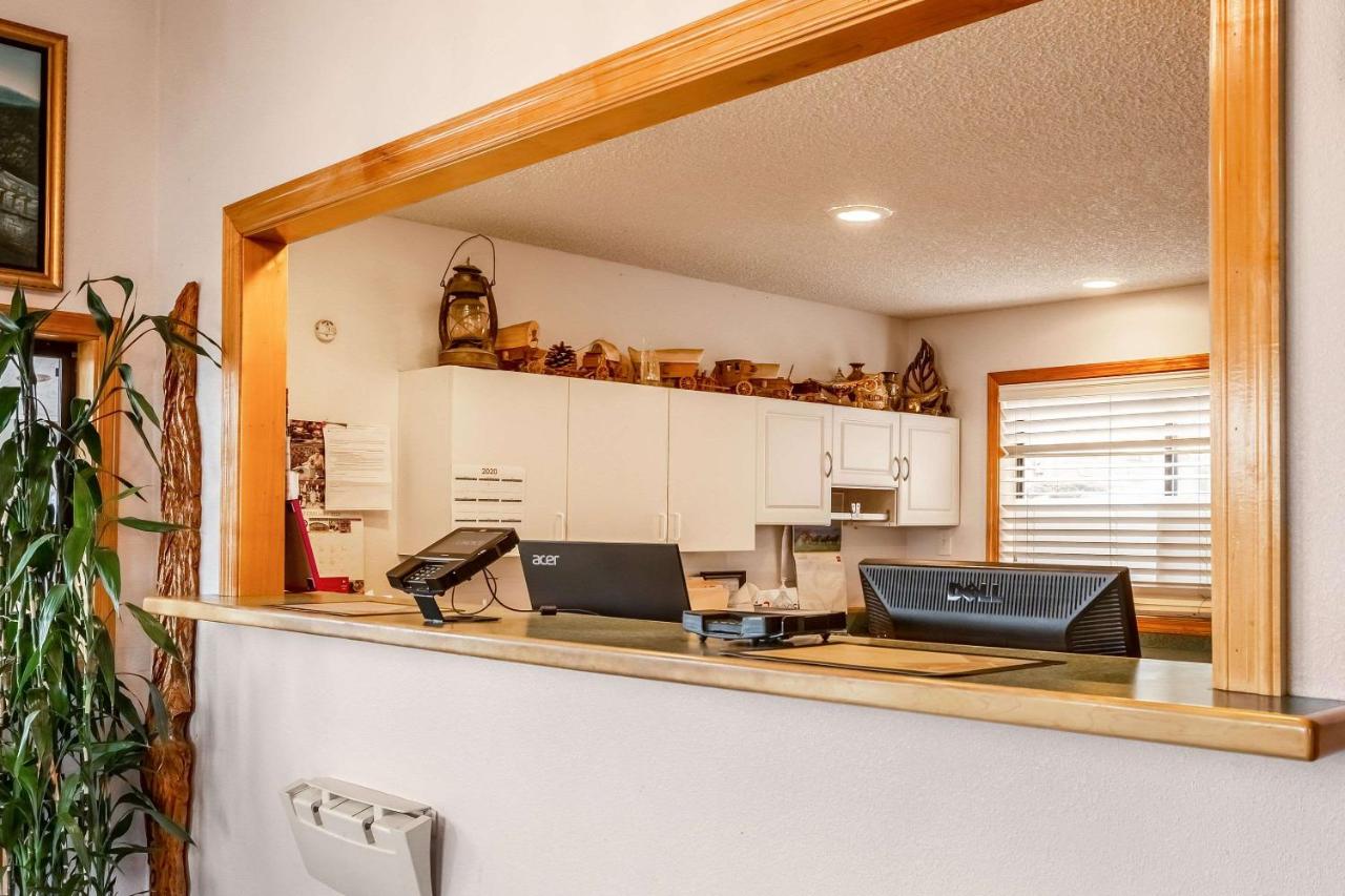 | Econo Lodge Inn & Suites Madras