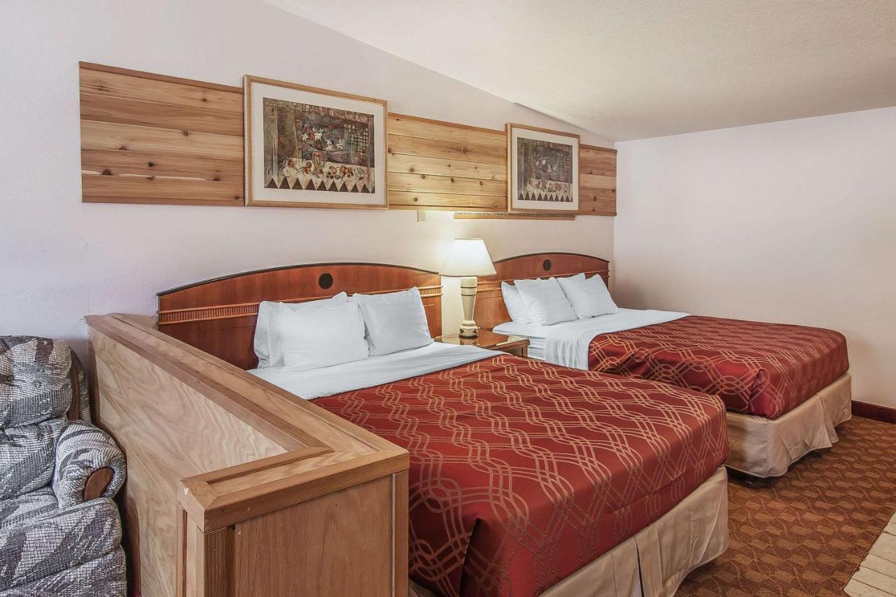 | Econo Lodge Inn & Suites Madras