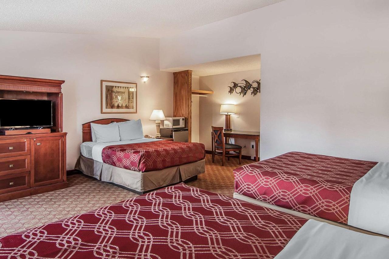 | Econo Lodge Inn & Suites Madras