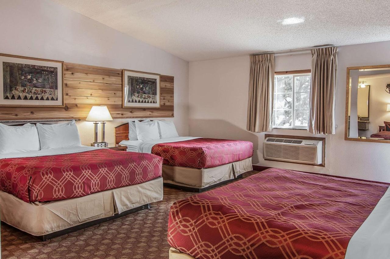 | Econo Lodge Inn & Suites Madras
