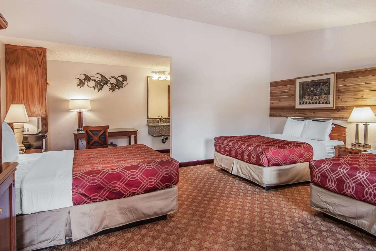 | Econo Lodge Inn & Suites Madras