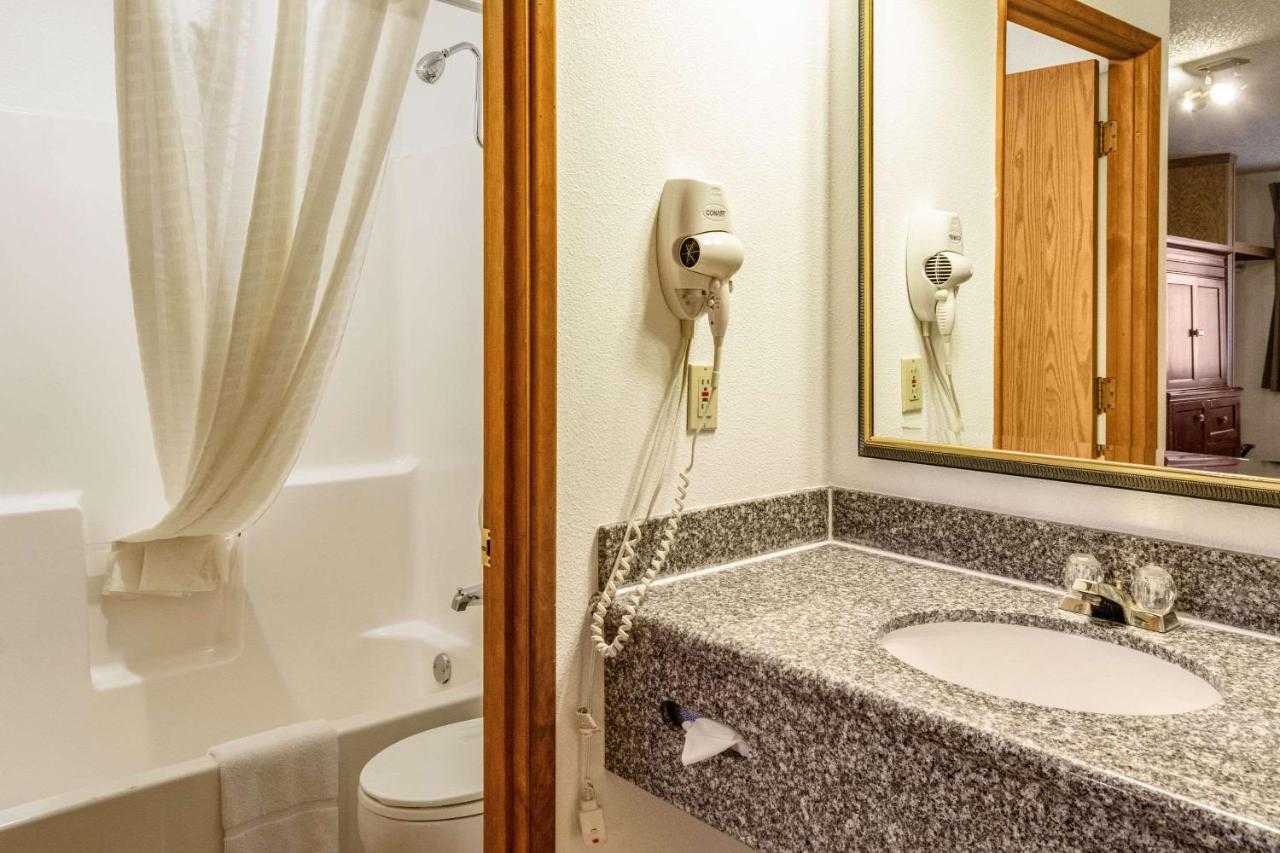 | Econo Lodge Inn & Suites Madras