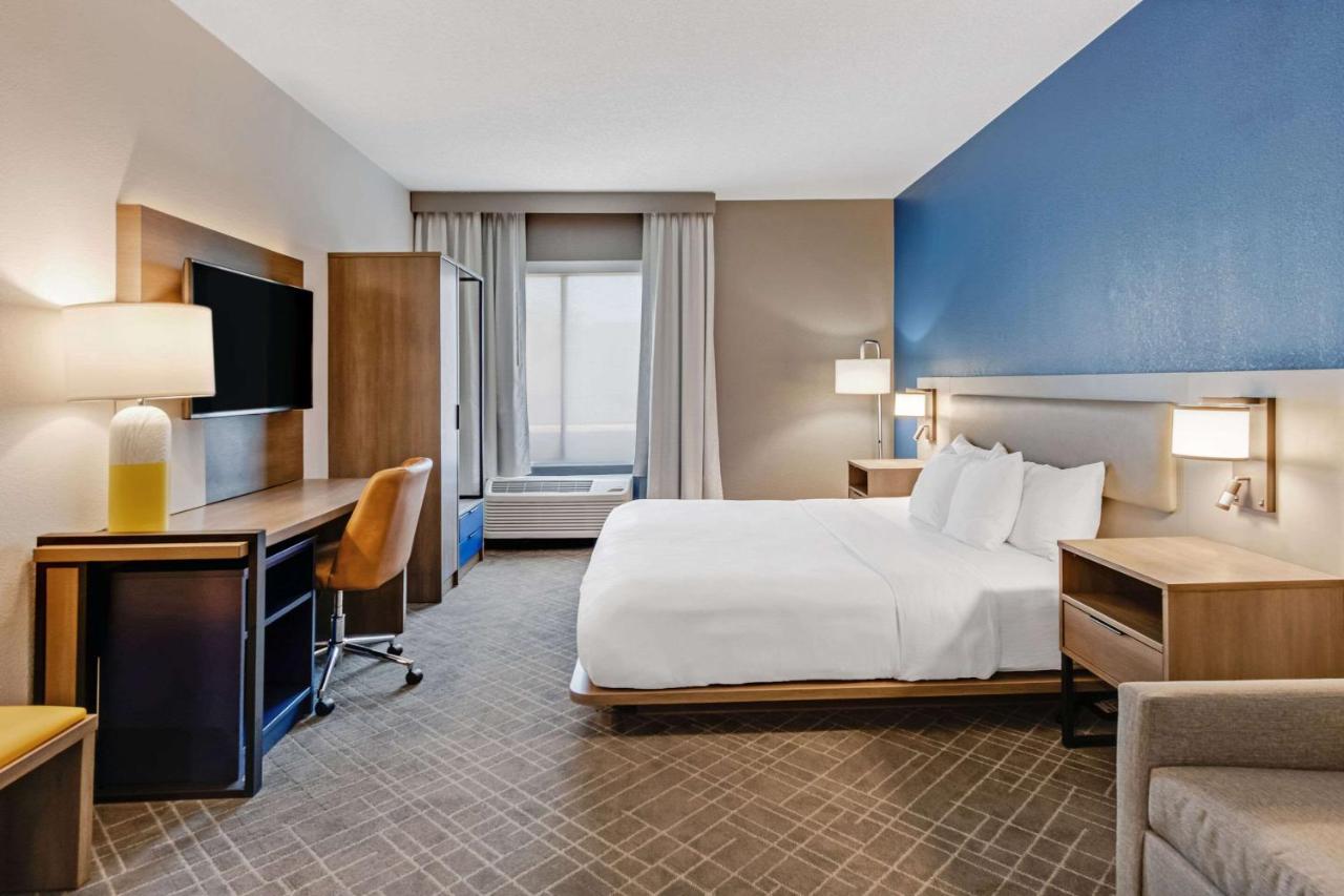 King Suite - Non-Smoking at Comfort Suites Chesapeake - Norfolk