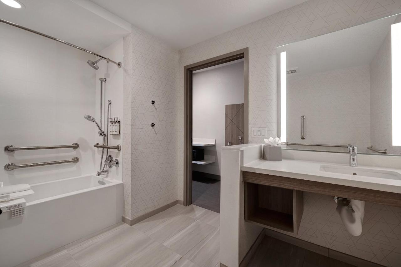 King Suite - Non-Smoking at Holiday Inn Express & Suites Ontario - Chino Hills by IHG