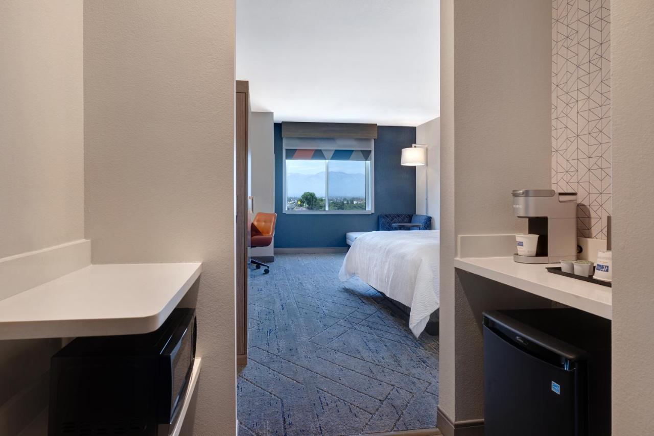King Suite - Non-Smoking at Holiday Inn Express & Suites Ontario - Chino Hills by IHG