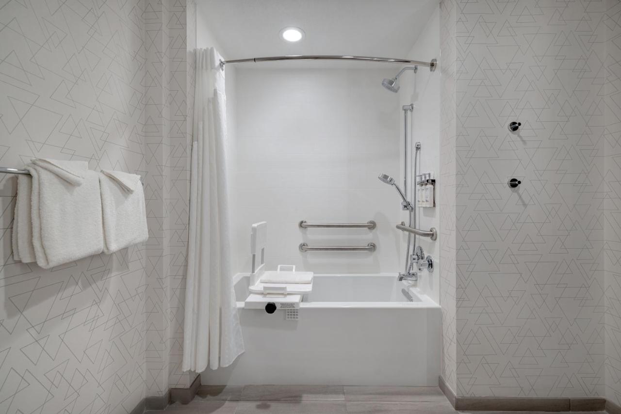 King Suite - Communication Accessible at Holiday Inn Express & Suites Ontario - Chino Hills by IHG