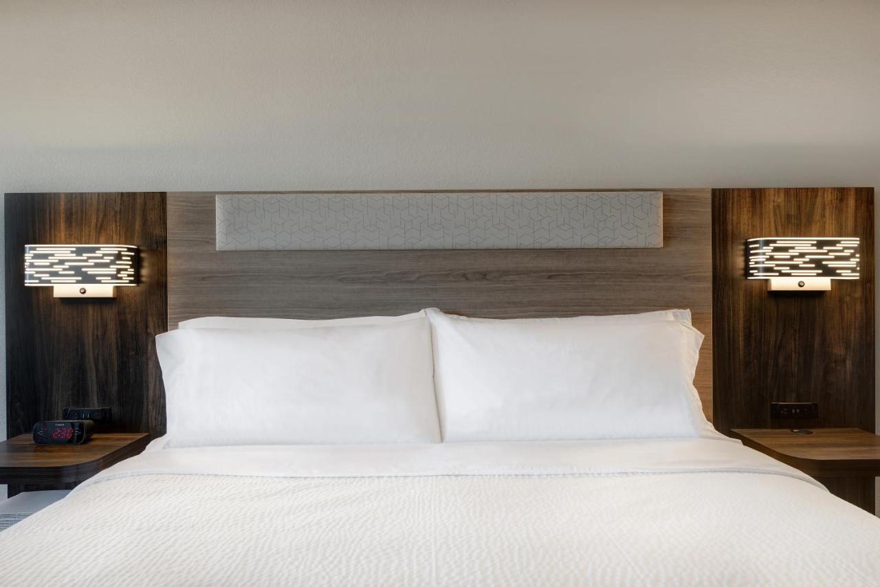 King Suite - Communication Accessible at Holiday Inn Express & Suites Ontario - Chino Hills by IHG
