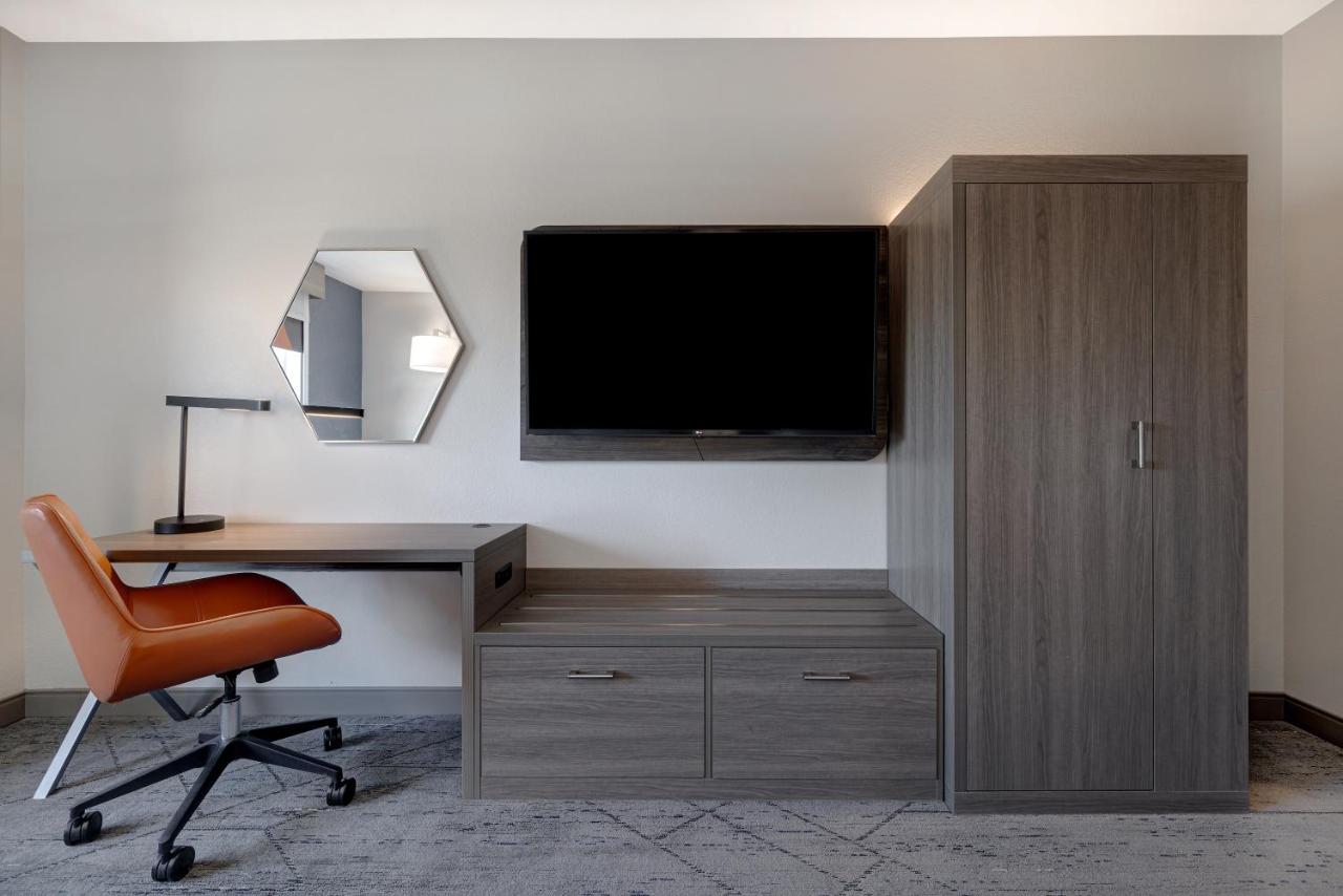King Suite - Communication Accessible at Holiday Inn Express & Suites Ontario - Chino Hills by IHG