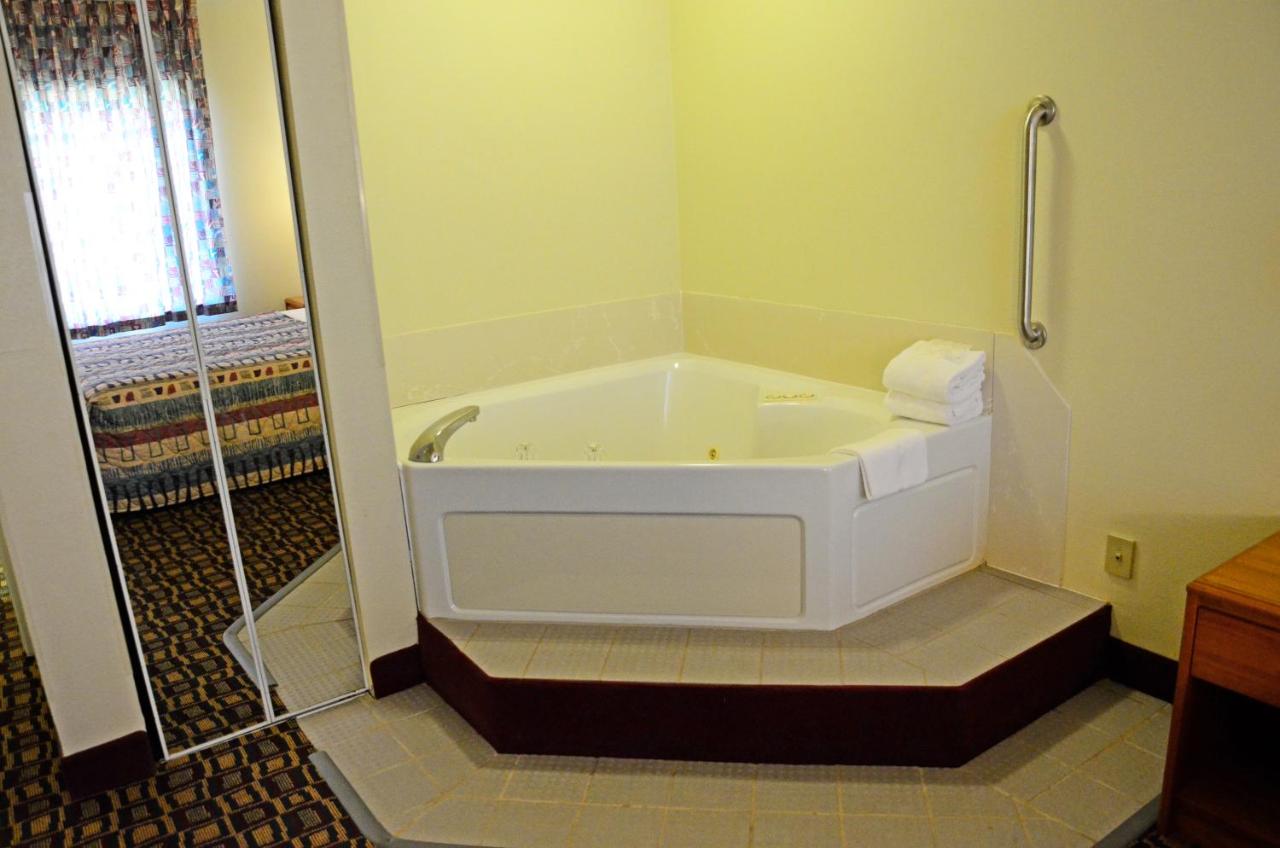  | Budget Host Inn