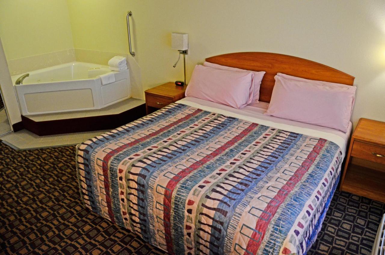 | Budget Host Inn