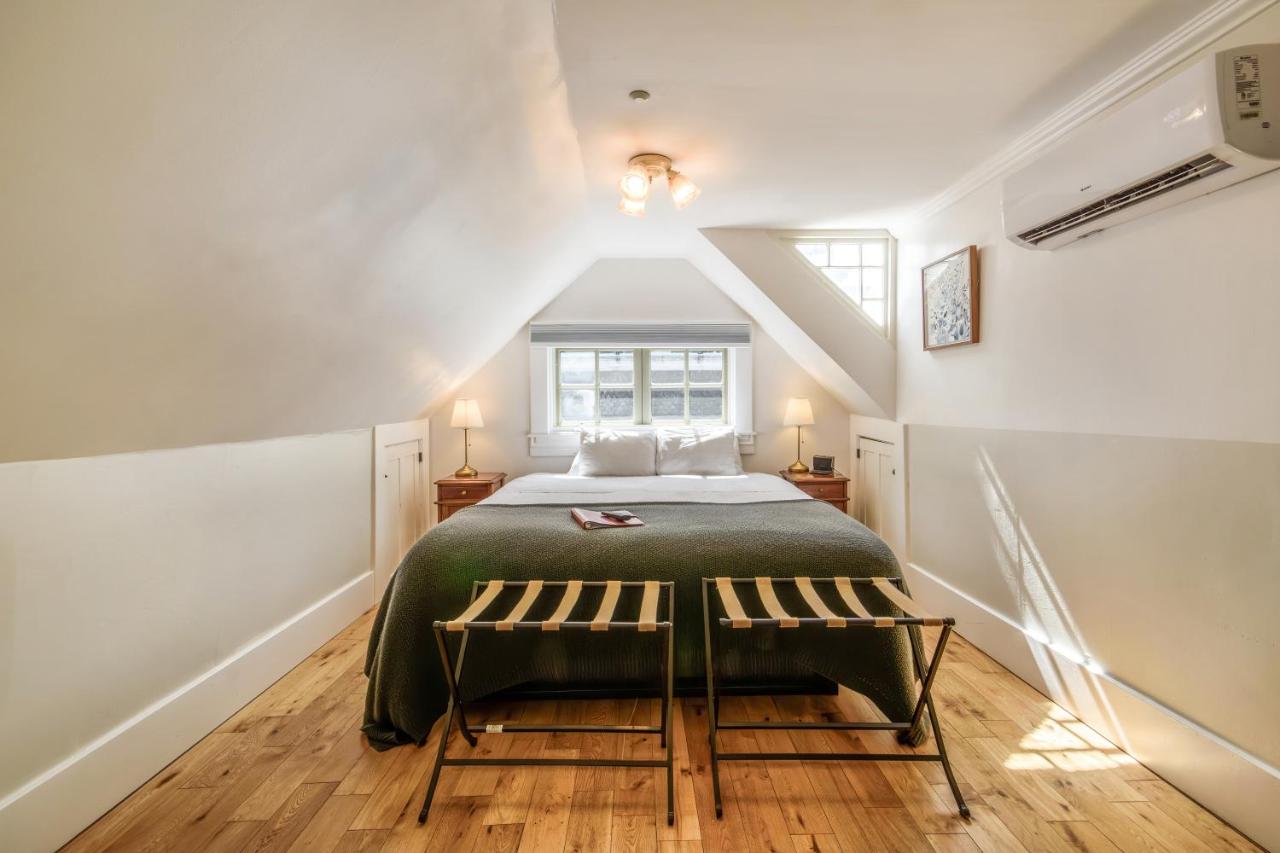 | Cedar Gables Inn